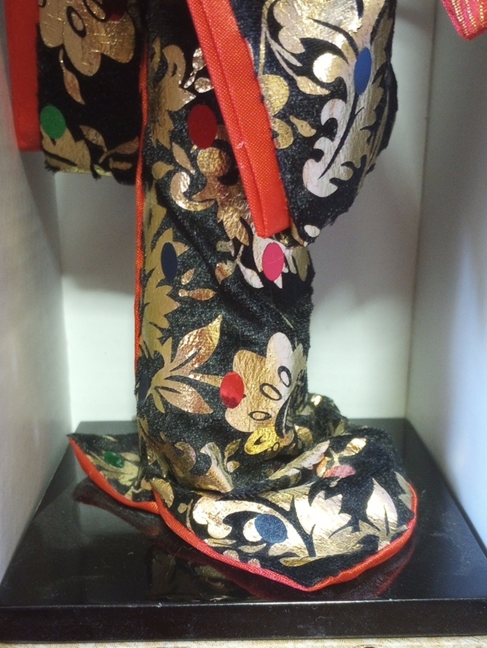 NIB Vintage Japanese Asian Porcelain Geisha Doll w/ Kimono & Stand - Picture 3 of 5